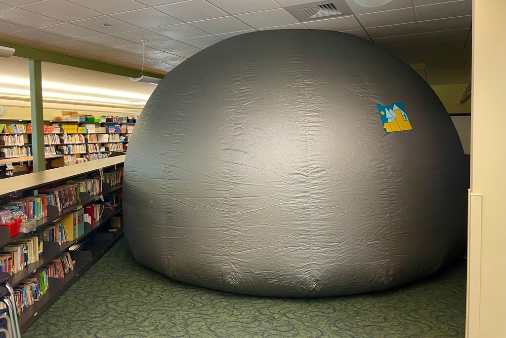 mobile planetarium in library 