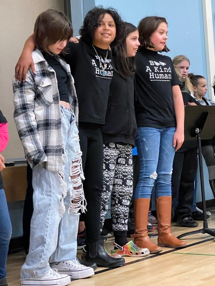 Bellview 5th graders singing Bellview song